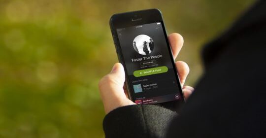 Spiegata la battaglia anticoncorrenziale di Apple e Spotify e perché Apple ha ragione